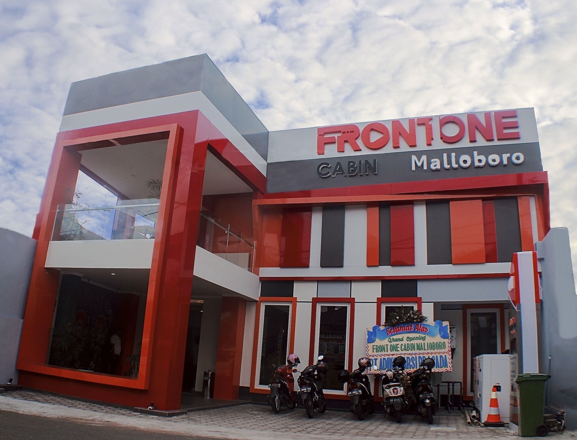 Front One Cabin Malioboro Jogja ジョグジャカルタ エクステリア 写真