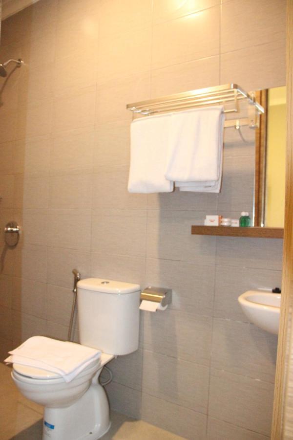 Front One Cabin Malioboro Jogja ジョグジャカルタ エクステリア 写真