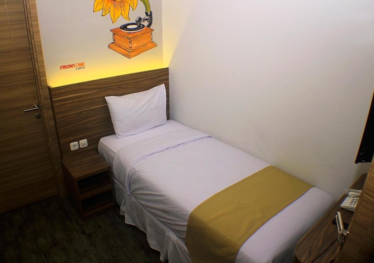 Front One Cabin Malioboro Jogja ジョグジャカルタ エクステリア 写真