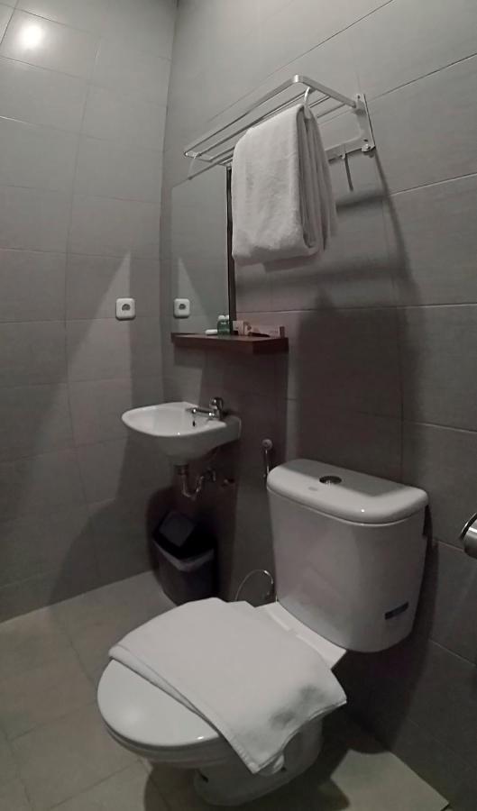 Front One Cabin Malioboro Jogja ジョグジャカルタ エクステリア 写真